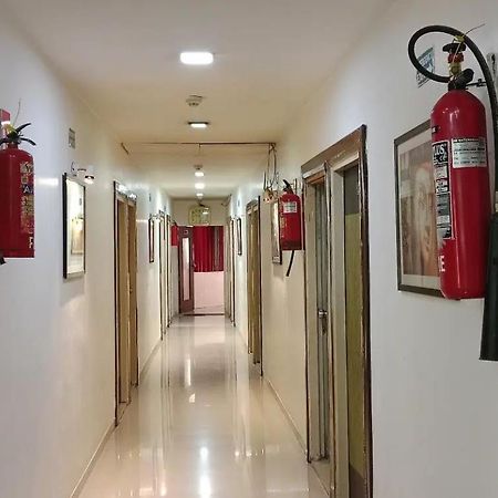 Hotel Royal Apple Αχμπανταμπάντ Εξωτερικό φωτογραφία
