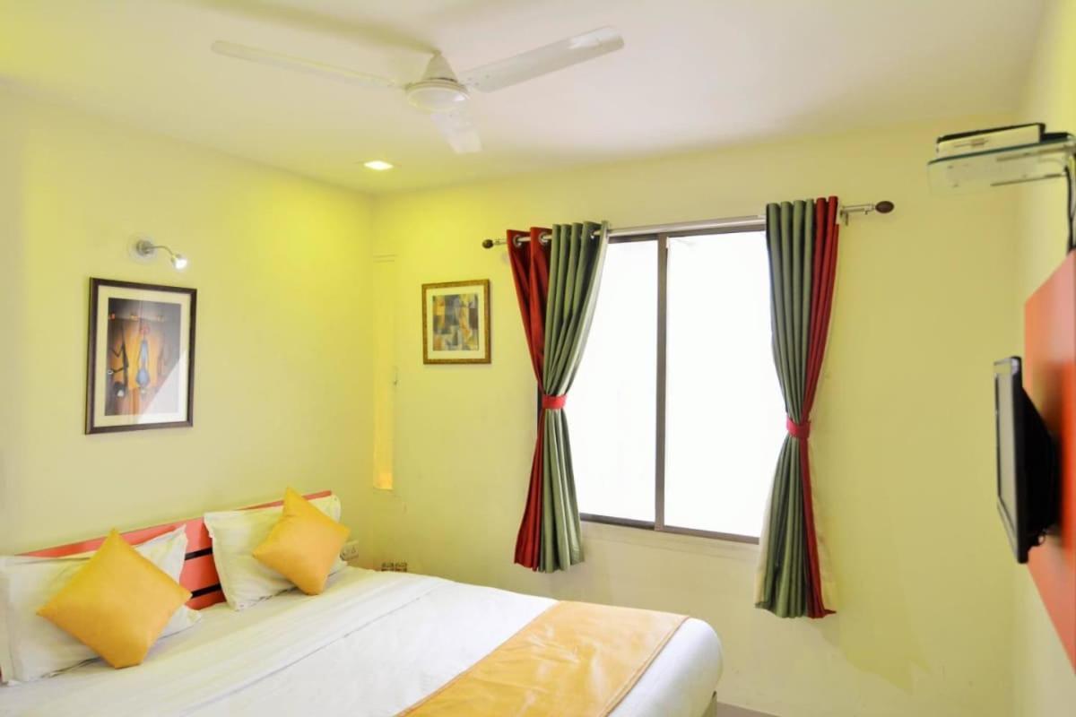 Hotel Royal Apple Αχμπανταμπάντ Εξωτερικό φωτογραφία
