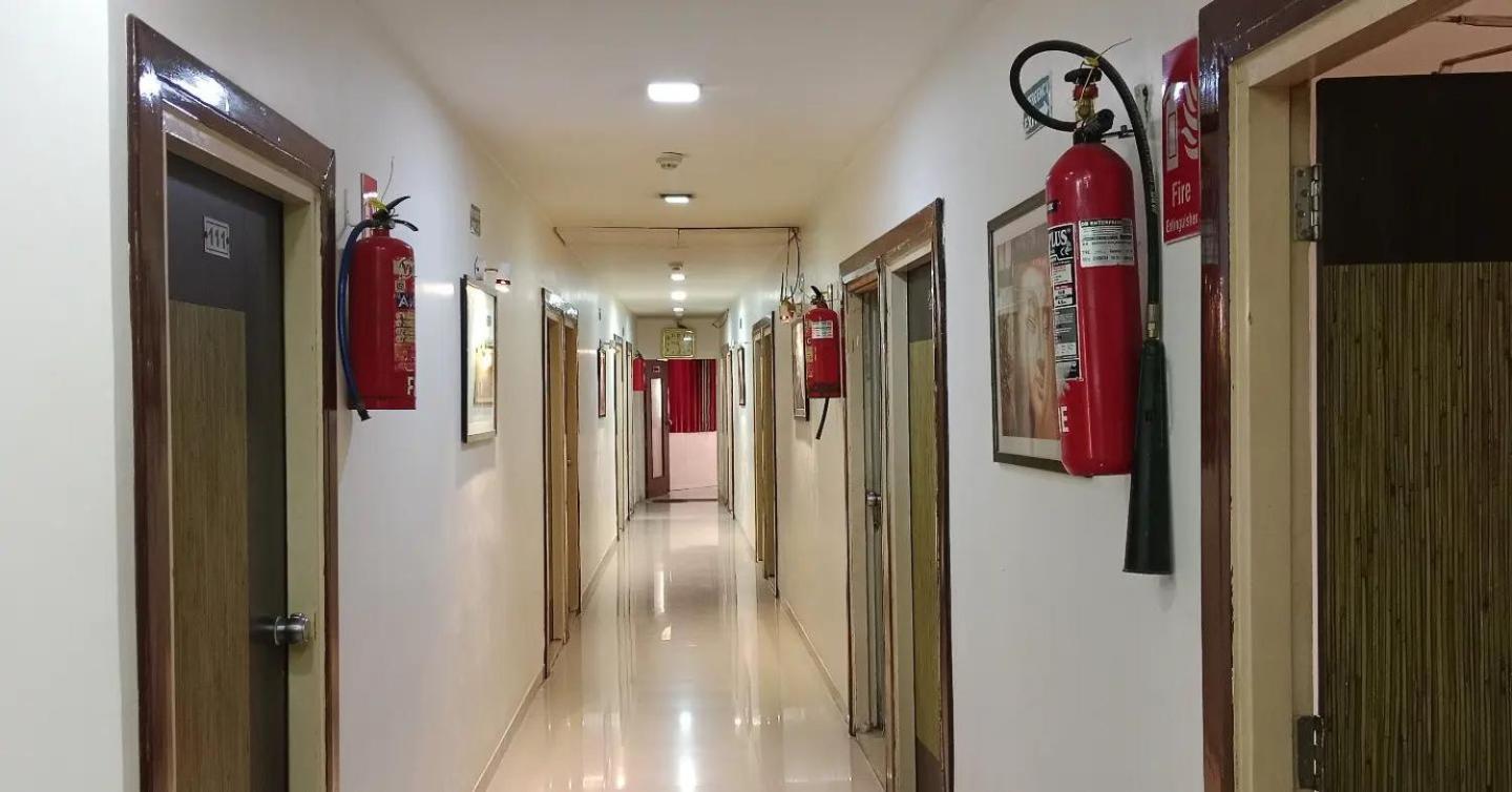 Hotel Royal Apple Αχμπανταμπάντ Εξωτερικό φωτογραφία
